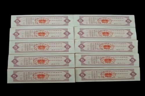 一位来自山西省临汾市的邓老师，有一些藏品和老物件，急需出手，有意者联系，价格好商量。