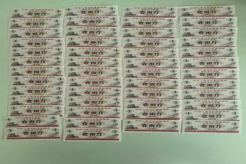 一位来自陕西省西安市的杨老师，有一些藏品和老物件，急需出手，有意者联系，价格好商量。