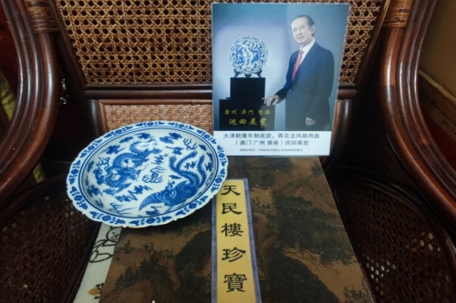 一位来自江苏省南京市的张老师，有一些藏品和很好的老物件，急需找到爱好的收藏家，有意者请联系我。目前藏友老师比较着急，只要您是真心诚意想要收藏，一切好商量。