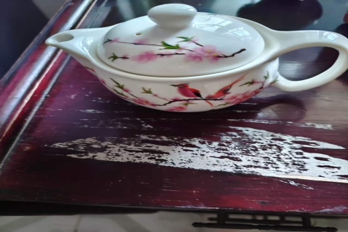 一位来自江西省南昌市的刘老师，有一些藏品和很好的老物件，急需找到爱好的收藏家，有意者请联系我。目前藏友老师比较着急，只要您是真心诚意想要收藏，一切好商量。