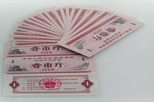 一位来自湖北省咸宁市的宋老师，有一些藏品和很好的老物件，急需找到爱好的收藏家，有意者请联系我。目前藏友老师比较着急，只要您是真心诚意想要收藏，一切好商量。