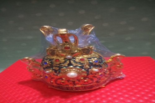 一位来自广东省中山市的黎老师，有一些藏品和很好的老物件，急需找到爱好的收藏家，有意者请联系我。目前藏友老师比较着急，只要您是真心诚意想要收藏，一切好商量。