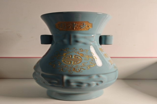 一位来自江苏省南京市的刘老师，有一些藏品和很好的老物件，急需找到爱好的收藏家，有意者请联系我。目前藏友老师比较着急，只要您是真心诚意想要收藏，一切好商量。