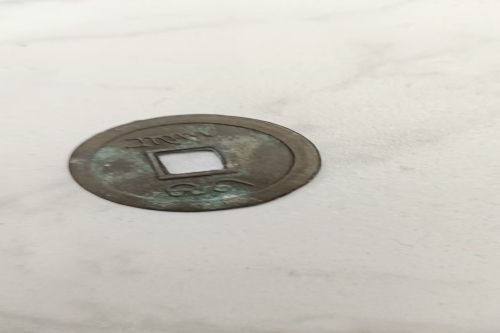 一位来自湖北省恩施的潘老师，有一些藏品和很好的老物件，急需找到爱好的收藏家，有意者请联系我。目前藏友老师比较着急，只要您是真心诚意想要收藏，一切好商量。