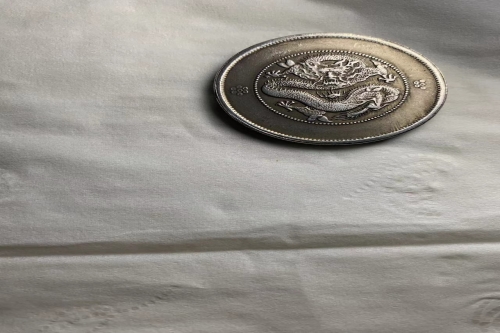 一位来自江苏省苏州市的管老师，有一些藏品和很好的老物件，急需找到爱好的收藏家，有意者请联系我。目前藏友老师比较着急，只要您是真心诚意想要收藏，一切好商量。