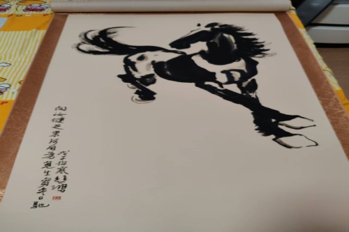 一位来自江苏省南京市的陈老师，有一些藏品和很好的老物件，急需找到爱好的收藏家，有意者请联系我。目前藏友老师比较着急，只要您是真心诚意想要收藏，一切好商量。