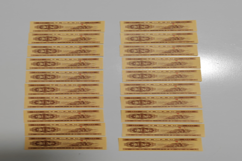 一位来自陕西省铜川市的薛老师，有一些藏品和老物件，急需出手，有意者联系，价格好商量。