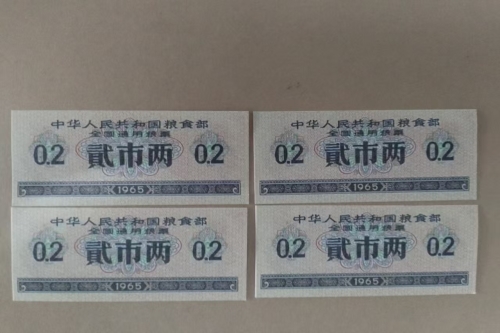 一位来住江西省南昌市的涂老师，有一些藏品和老物件，急需出手，有意者联系，价格好商量。