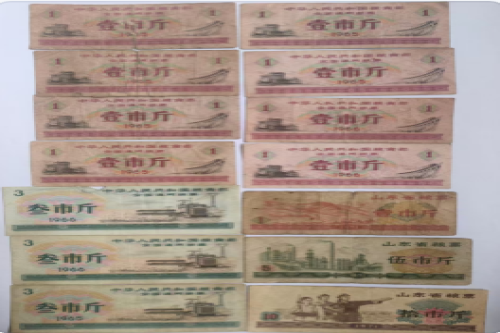 一位来自山东省烟台市的李老师，有一些藏品和老物件，急需出手，有意者联系，价格好商量。