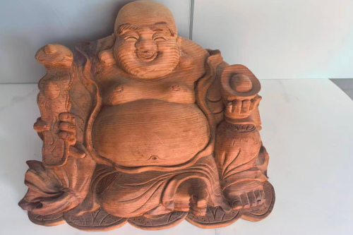 一位来自广东省广州市的梁老师，有一些藏品和老物件，急需出手，有意者联系，价格好商量。