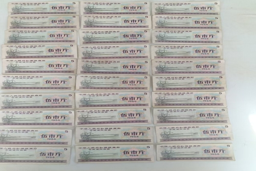 一位来自黑龙江省齐齐哈尔市的赵老师，有一些藏品和很好的老物件，急需找到爱好的收藏家，有意者请联系我。目前藏友老师比较着急，只要您是真心诚意想要收藏，一切好商量。