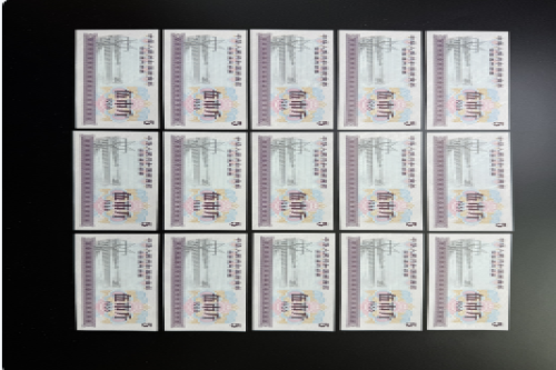 一位来自苏州的王老师，有一些藏品和老物件，急需出手，有意者联系，价格好商量。