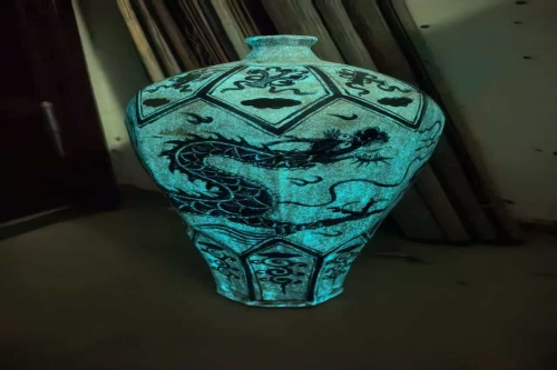 一位来住内蒙古乌兰察布市的梁老师，有一些藏品和老物件，急需出手，有意者联系，价格好商量。