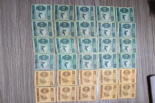 一位来自湖南省衡阳市的廖老师，有一些藏品和老物件，急需出手，有意者联系，价格好商量。