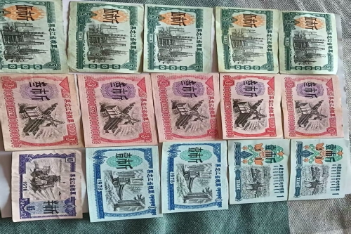 一位来自内蒙古呼伦贝尔的阿老师，有一些藏品和很好的老物件，急需找到爱好的收藏家，有意者请联系我。目前藏友老师比较着急，只要您是真心诚意想要收藏，一切好商量。