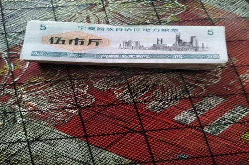 一位来自宁夏银川的石老师，有一些藏品和很好的老物件，急需找到爱好的收藏家，有意者请联系我。目前藏友老师比较着急，只要您是真心诚意想要收藏，一切好商量。