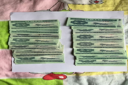 一位来自四川省成都市双流县的周老师，有一些藏品和很好的老物件，急需找到爱好的收藏家，有意者请联系我。目前藏友老师比较着急，只要您是真心诚意想要收藏，一切好商量。