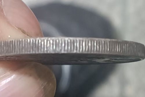 一位来自湖北省省武汉市市的叶老师，有一些藏品和很好的老物件，急需找到爱好的收藏家，有意者请联系我。目前藏友老师比较着急，只要您是真心诚意想要收藏，一切好商量。