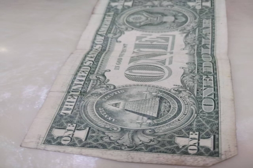 一位来自广东省汕尾市的周老师，有一些藏品和很好的老物件，急需找到爱好的收藏家，有意者请联系我。目前藏友老师比较着急，只要您是真心诚意想要收藏，一切好商量。