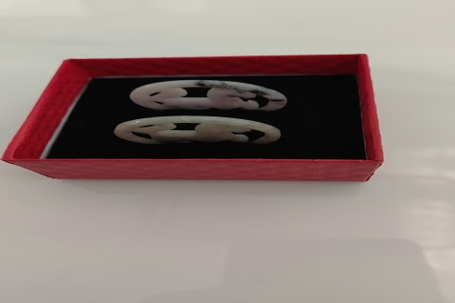 一位来自辽宁省锦州市的崔老师，有一些藏品和很好的老物件，急需找到爱好的收藏家，有意者请联系我。目前藏友老师比较着急，只要您是真心诚意想要收藏，一切好商量。