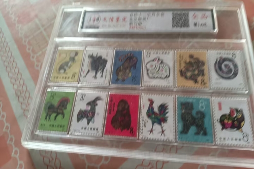 一位来自辽宁省铁岭市的李老师，有一些藏品和老物件，急需出手，有意者联系，价格好商量。