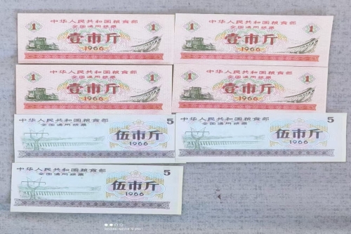 一位来住贵州省兴义市的韦老师，有一些藏品和老物件，急需出手，有意者联系，价格好商量。