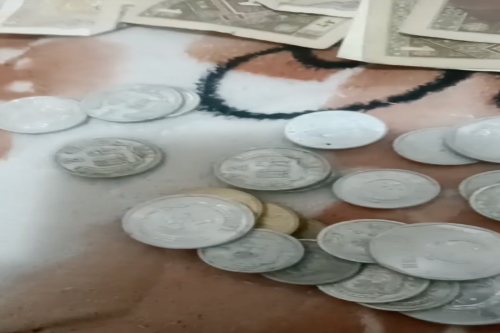 一位来自广州白云区的彭老师，有一些藏品和很好的老物件，急需找到爱好的收藏家，有意者请联系我。目前藏友老师比较着急，只要您是真心诚意想要收藏，一切好商量。