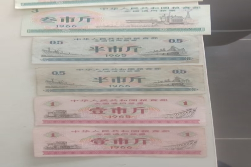 一位来自山东省东营市的董老师，有一些藏品和很好的老物件，急需找到爱好的收藏家，有意者请联系我。目前藏友老师比较着急，只要您是真心诚意想要收藏，一切好商量。