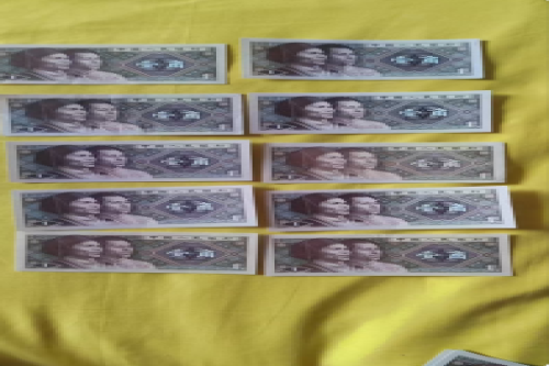 一位来自北京市朝阳区的徐老师，有一些藏品和老物件，急需出手，有意者联系，价格好商量。