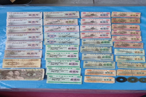 一位来自天津市东丽区的王老师，有一些藏品和老物件，急需出手，有意者联系，价格好商量。