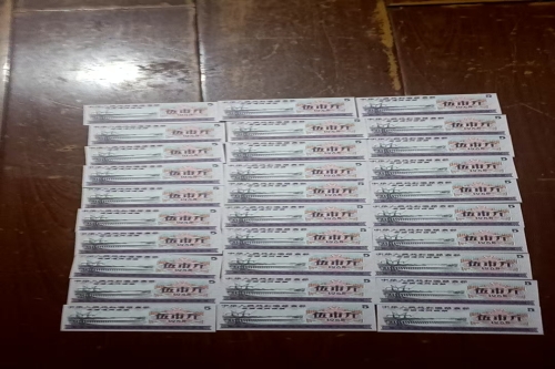 一位来自浙江省宁波市的张老师，有一些藏品和很好的老物件，急需找到爱好的收藏家，有意者请联系我。目前藏友老师比较着急，只要您是真心诚意想要收藏，一切好商量。