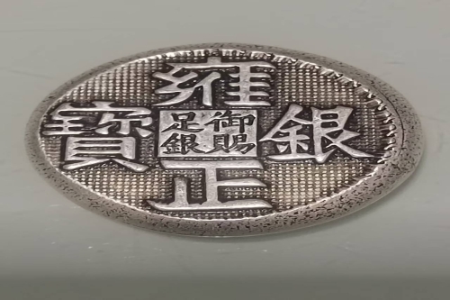 一位来自湖南省冷水江市的潘老师，有一些藏品和老物件，急需出手，有意者联系，价格好商量。