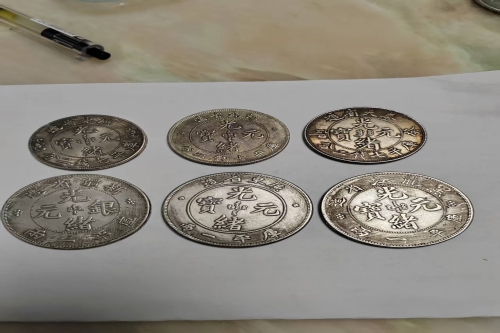 一位来自澳门的杨老师，有一些藏品和老物件，急需出手，有意者联系，价格好商量。