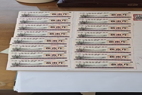 一位来自北京市房山区的韩老师，有一些藏品和老物件，急需出手，有意者联系，价格好商量。