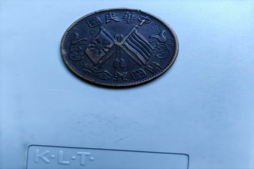 一位来自河南省郑州市的葛老师，有一些藏品和很好的老物件，急需找到爱好的收藏家，有意者请联系我。目前藏友老师比较着急，只要您是真心诚意想要收藏，一切好商量。