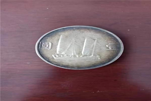 一位来江苏省无锡市的张老师，有一些藏品和老物件，急需出手，有意者联系，价格好商量。