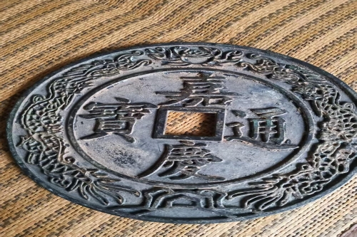 一位来自重庆市渝中区的杜老师，有一些藏品和很好的老物件，急需找到爱好的收藏家，有意者请联系我。目前藏友老师比较着急，只要您是真心诚意想要收藏，一切好商量。