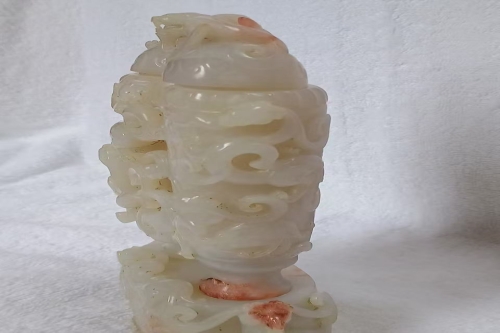 一位来自湖北省武汉市的宋老师，有一些藏品和老物件，急需出手，有意者联系，价格好商量。