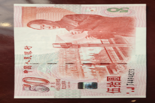 一位来自江西省的曹老师，有一些藏品和老物件，急需出手，有意者联系，价格好商量。 