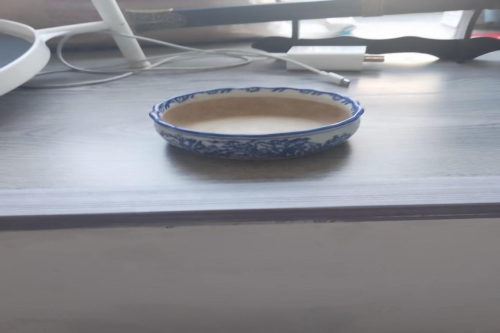 一位来自浙江省丽水市的陈老师，有一些藏品和很好的老物件，急需找到爱好的收藏家，有意者请联系我。目前藏友老师比较着急，只要您是真心诚意想要收藏，一切好商量。