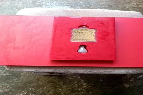 一位来住云南省文山州的马老师，有一些藏品和老物件，急需出手，有意者联系，价格好商量。