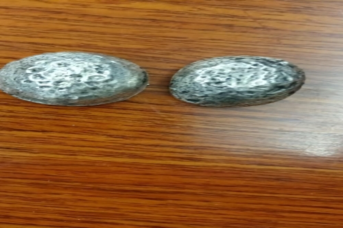 一位来自浙江省慈溪市的张老师，有一些藏品和很好的老物件，急需找到爱好的收藏家，有意者请联系我。目前藏友老师比较着急，只要您是真心诚意想要收藏，一切好商量。