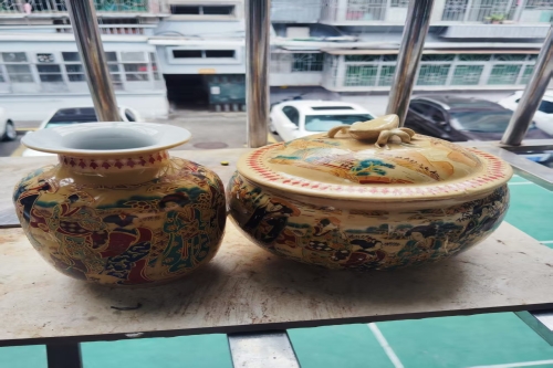 一位来自广东省的郝老师，有一些藏品和老物件，急需出手，有意者联系，价格好商量。