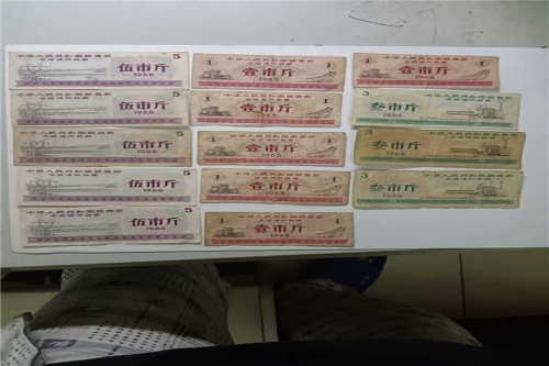 一位来自深圳市宝安区的王老师，有一些藏品和很好的老物件，急需找到爱好的收藏家，有意者请联系我。目前藏友老师比较着急，只要您是真心诚意想要收藏，一切好商量。
