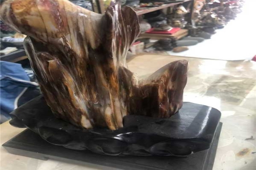 一位来自广东省东莞市的李老师，有一些藏品和很好的老物件，急需找到爱好的收藏家，有意者请联系我。目前藏友老师比较着急，只要您是真心诚意想要收藏，一切好商量。