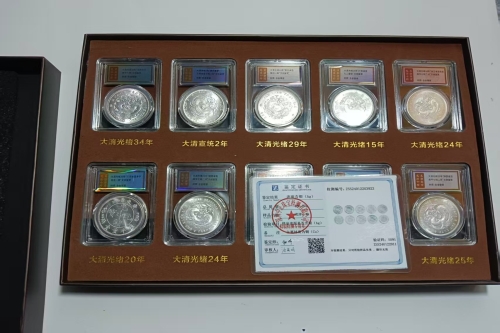 一位来自江苏省常州市的丁老师，有一些藏品和很好的老物件，急需找到爱好的收藏家，有意者请联系我。目前藏友老师比较着急，只要您是真心诚意想要收藏，一切好商量。