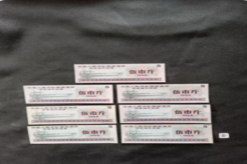 一位来自南京市的徐老师，有一些藏品和老物件，急需出手，有意者联系，价格好商量。