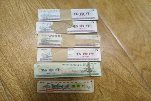 一位来自辽宁省的柴老师，有一些藏品和老物件，急需出手，有意者联系，价格好商量。