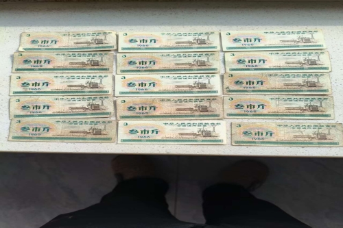 一位来自河北省承德市的王老师，有一些藏品和很好的老物件，急需找到爱好的收藏家，有意者请联系我。目前藏友老师比较着急，只要您是真心诚意想要收藏，一切好商量。