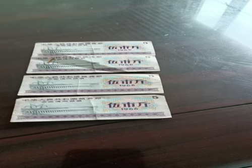 一位来自福建夏门思明区的孙老师，有一些藏品和很好的老物件，急需找到爱好的收藏家，有意者请联系我。目前藏友老师比较着急，只要您是真心诚意想要收藏，一切好商量。